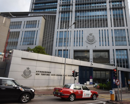 女警去過練靶場。資料圖片