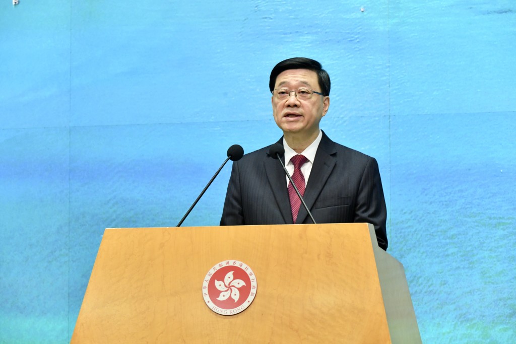 李家超指入境處接獲21名身處以色列及伊朗港人求助,當中20人已離開當地 李家超指入境處接獲21名身處以色列及伊朗港人求助,當中20人已離開當地