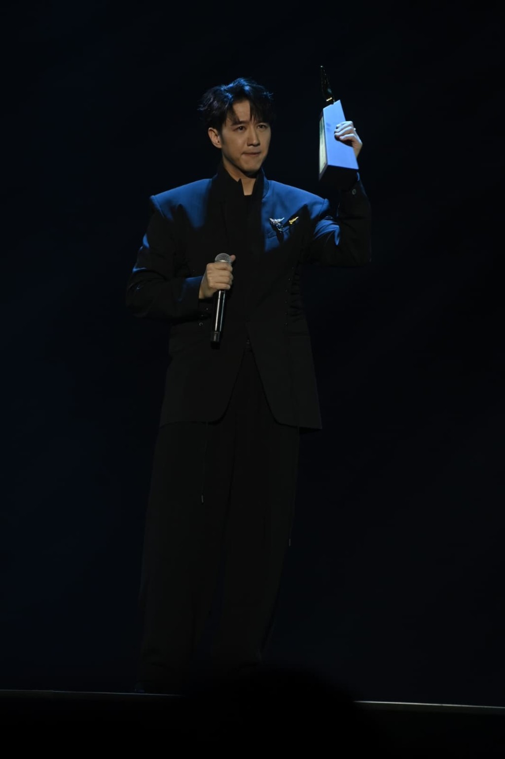 馮允謙終搣銀獎魔咒贏金獎。  
