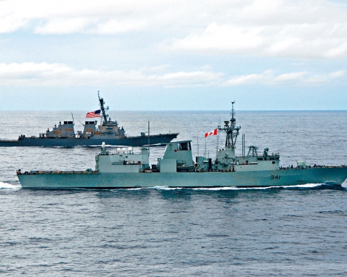 ■美加軍艦過航台海。