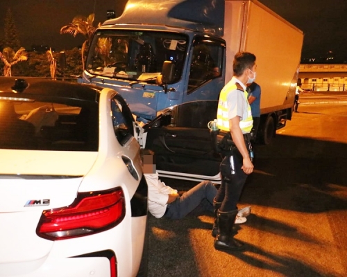 一人涉酒駕被捕。