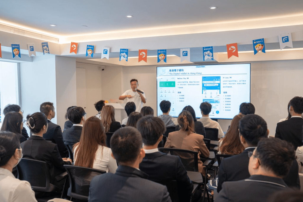 富途實體店舉辦線下免費「牛牛投資速成班」，課程涵蓋高息投資等熱門主題，同時也設有新手操作入門班，為不同階段的投資者提供從基礎到進階的學習路徑。