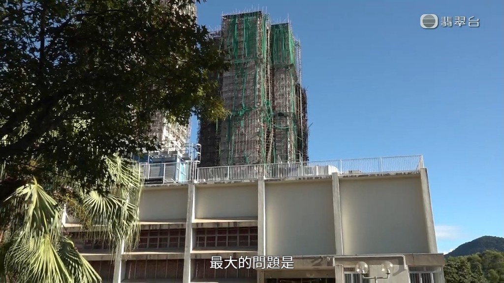 他們只能日復一日地到現場守候，期盼奇蹟。