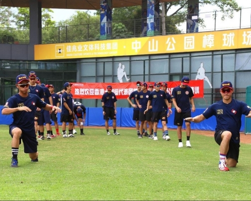 香港代表團棒球隊進駐深圳備戰全運會 。央視圖片