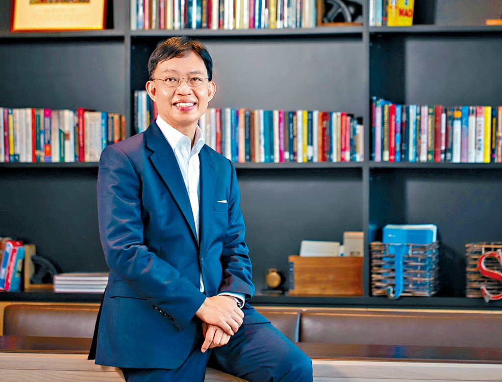 唐伟邦服务太古集团近40年。 唐伟邦服务太古集团近40年。