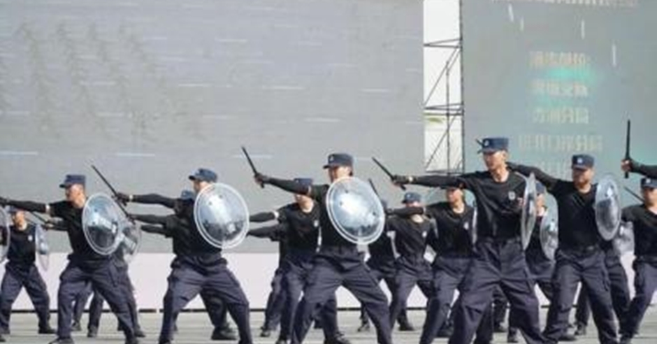 珠海公安於港珠澳大橋舉行反恐演習。微博圖