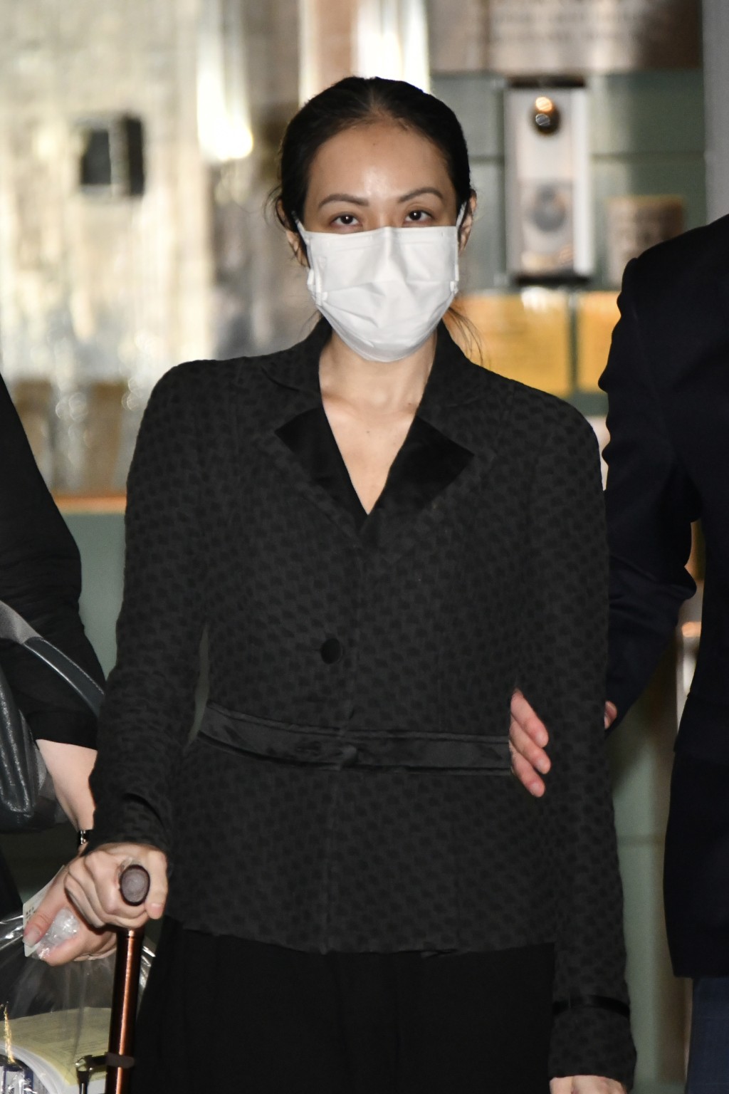 負責進行療程的女西醫關孝孜。資料圖片 負責進行療程的女西醫關孝孜。資料圖片