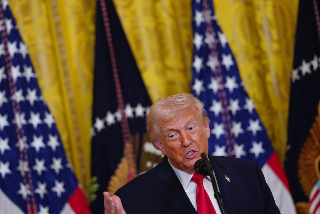 白宮內部錯綜複雜的權力拉鋸，牽動美國總統特朗普對伊朗戰爭立場反覆。（美聯社）