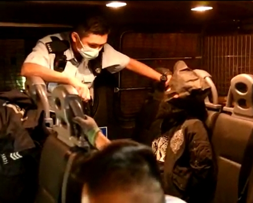 18歲仔的士後座地下藏可卡因被捕。