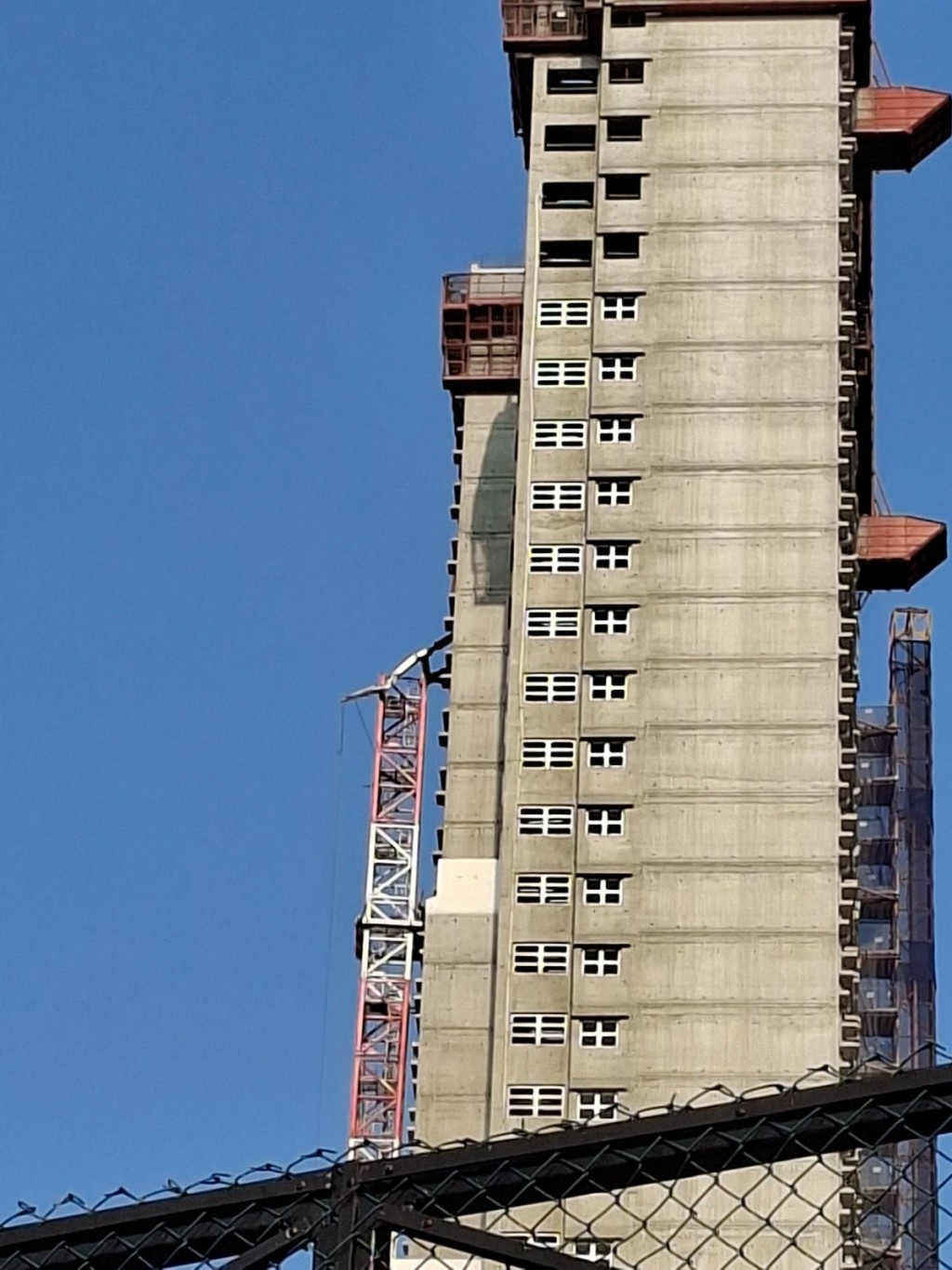 天秤倒塌。FB：荃灣 大窩口邨 葵涌邨