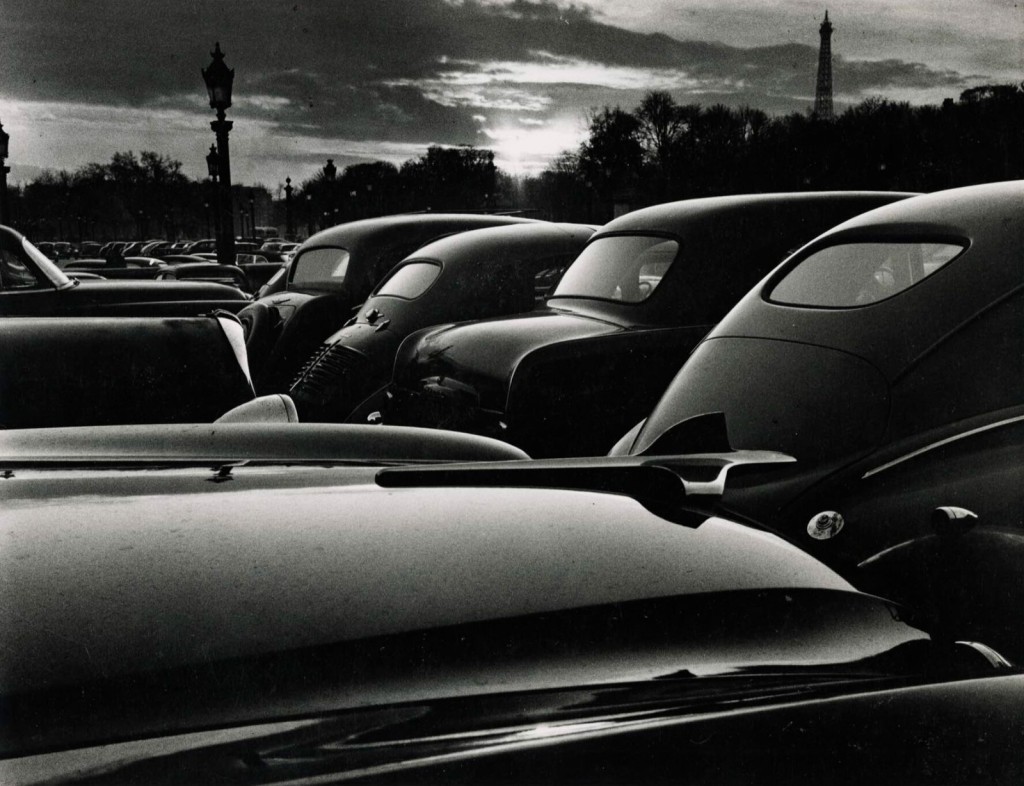 法国摄影大师Willy Ronis作品展｜《Place de la Concorde》。（Courtesy of Boogie Woogie Photography and The S.Kovalsky Collection）（黑白照片）