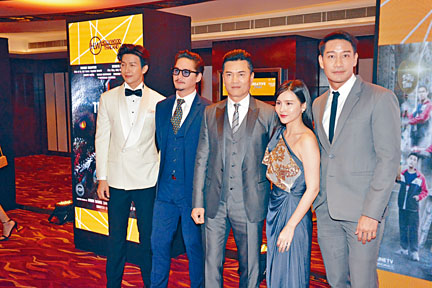 呂良偉出席《泰國之夜》，與幾位泰星合照。