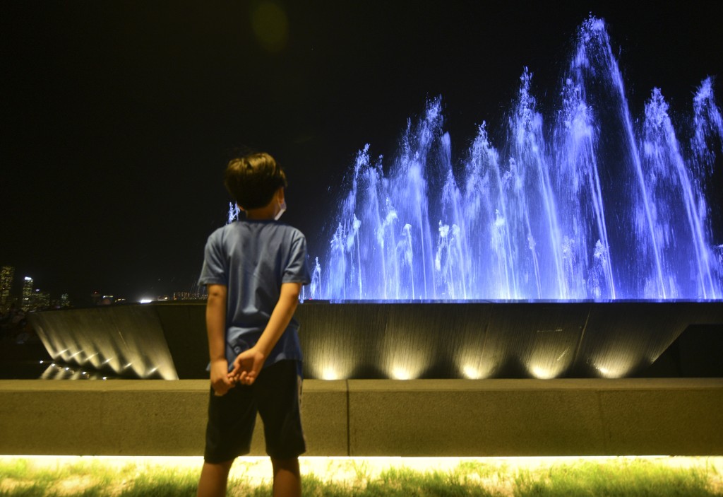 造價高達五千三百萬的觀塘海濱音樂噴水池開放一星期不到，即匆匆關閉。資料圖片