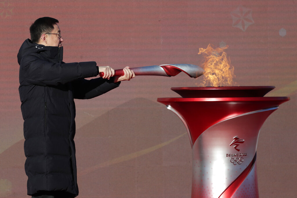 國務院副總理韓正點燃火炬。AP圖片