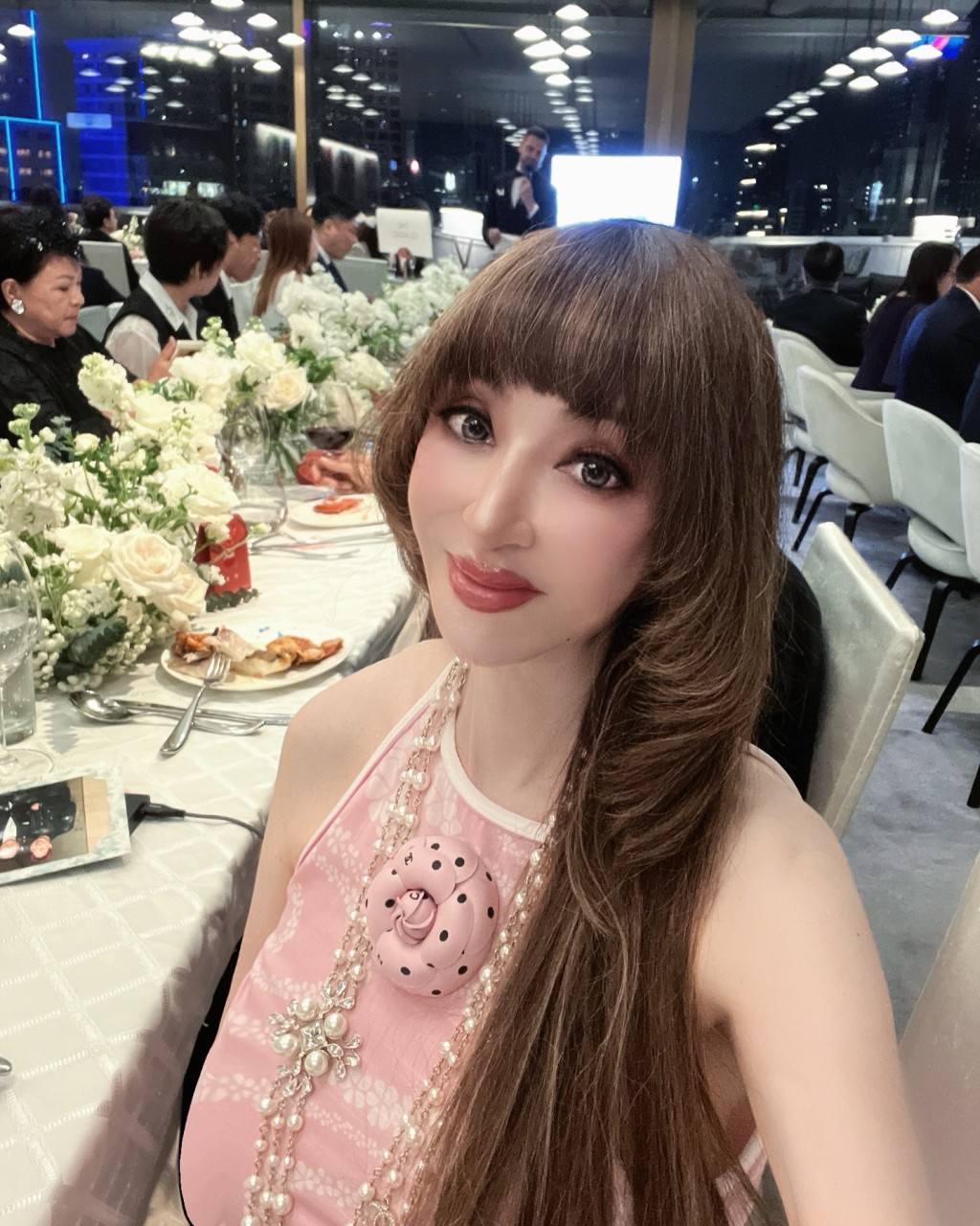 名媛薛芷倫亦有到賀。 名媛薛芷倫亦有到賀。