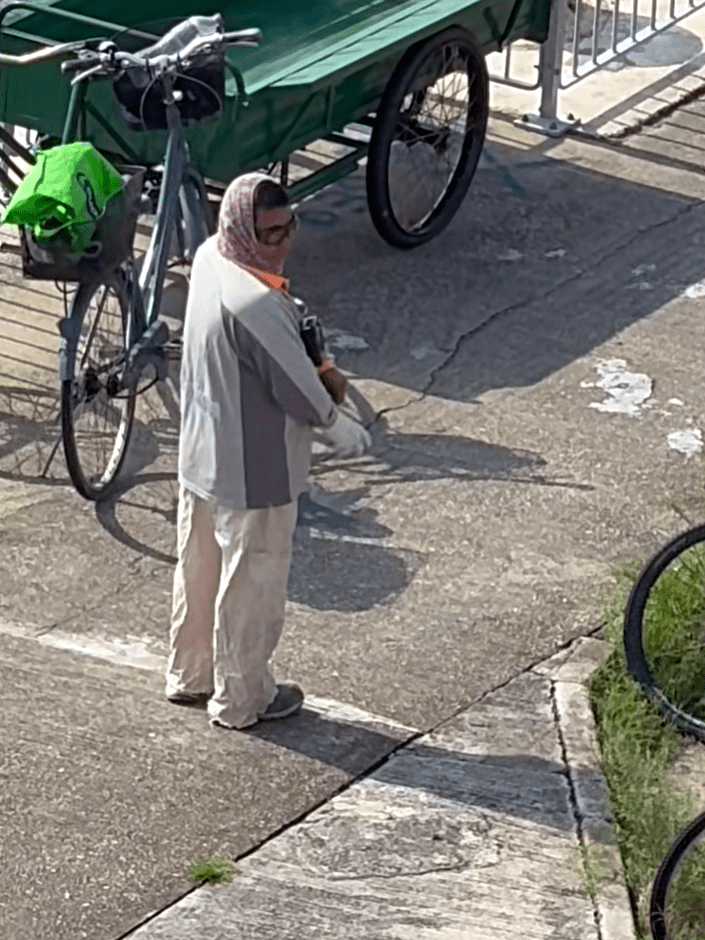 賊人駕來的三輪單車。fb：梅窩人