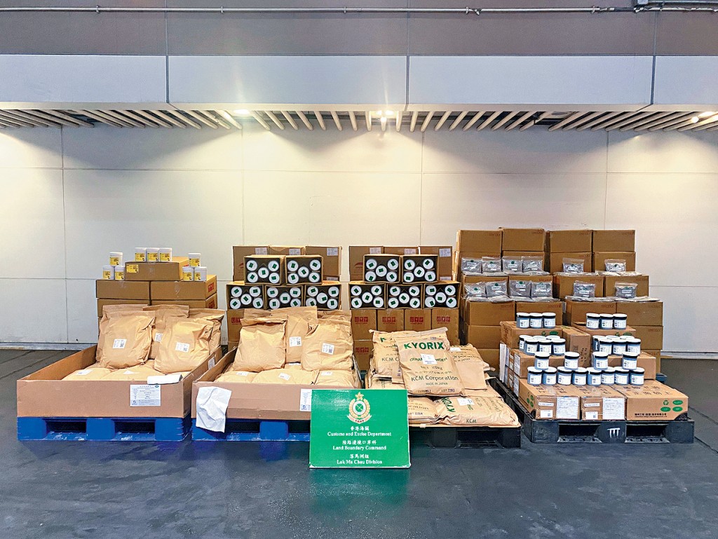 海關前日在落馬洲偵破一宗涉嫌利用跨境貨車走私的案件，檢獲一批懷疑走私貨物，拘捕一名貨車司機。