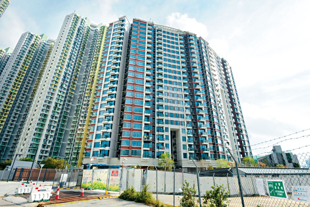 市建局昨突然更新價單,「煥然壹居」私樓減價7至13%出售。