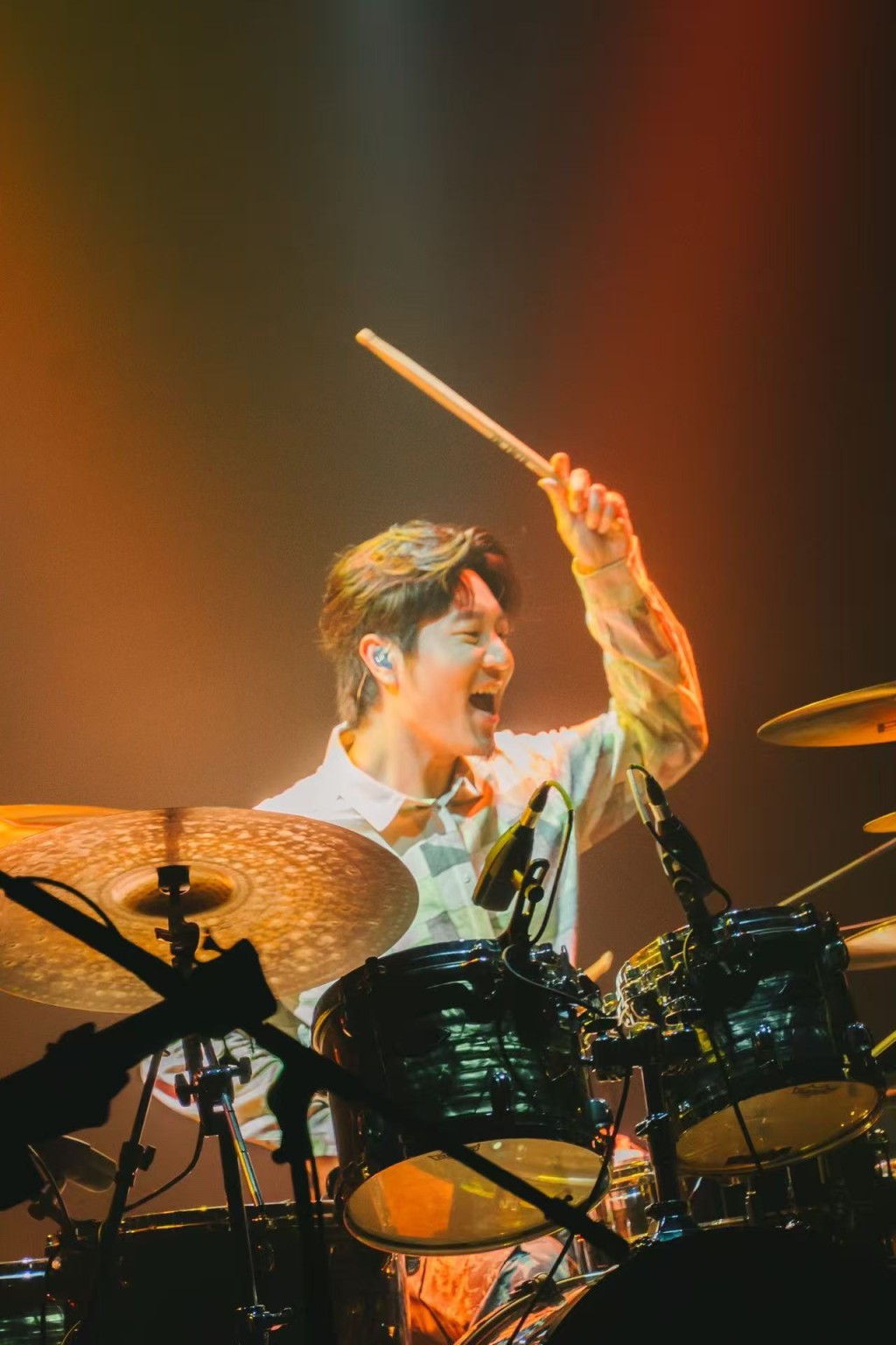 鼓手逸凡難忘香港夜景。