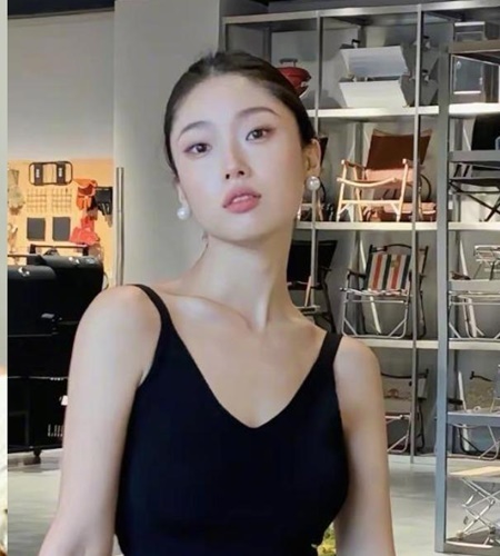 童瑤一家三口受傷嚴重。 童瑤一家三口受傷嚴重。