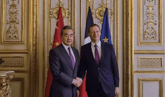 王毅與法國總統外事顧問博納今年初在巴黎共同主持中法戰略對話。 外交部