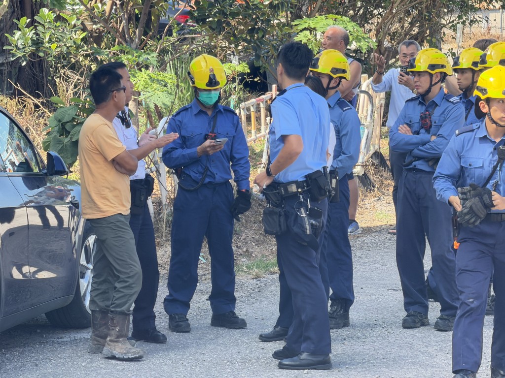 大批救援人員趕到現場。梁國峰攝 大批救援人員趕到現場。梁國峰攝