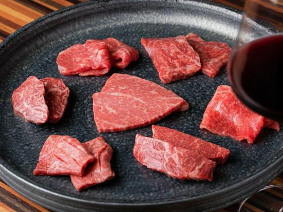 日本過江龍赤身燒肉Yakiniku USHIO最近落戶香港開新分店，將赤身和牛熱潮引入香港。