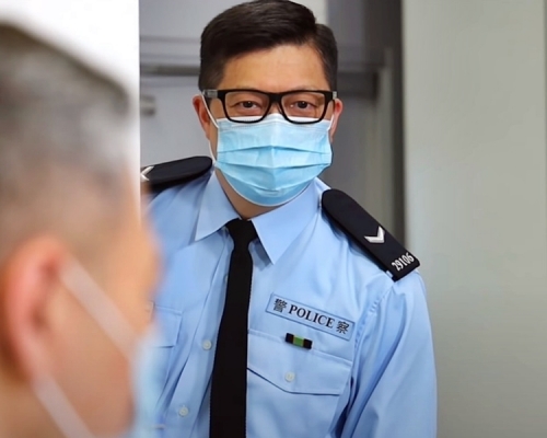 警方社交媒體專頁昨晨上傳新短片，「一哥」鄧炳強又變身一柴（高級警員）。影片截圖