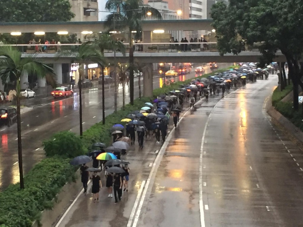 今日全日都有驟雨。