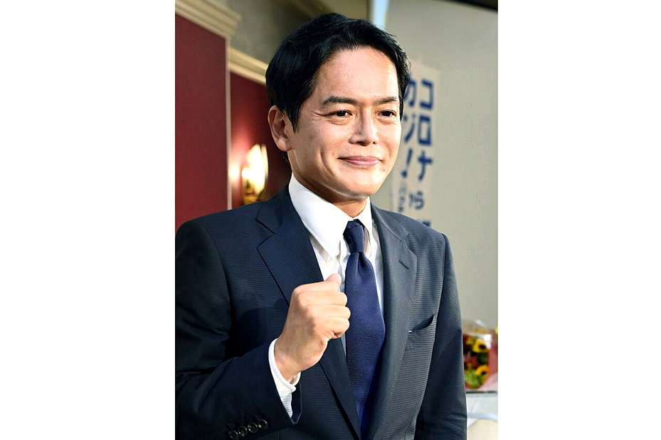 53岁的山中曾任横滨市立大学教授,2021年首次当选横滨市长。美联社 53岁的山中曾任横滨市立大学教授,2021年首次当选横滨市长。美联社