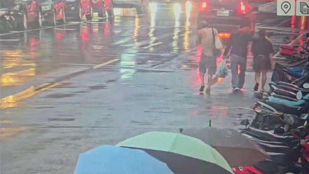 兩名台灣漢毆打完香港男遊客後離開。中時