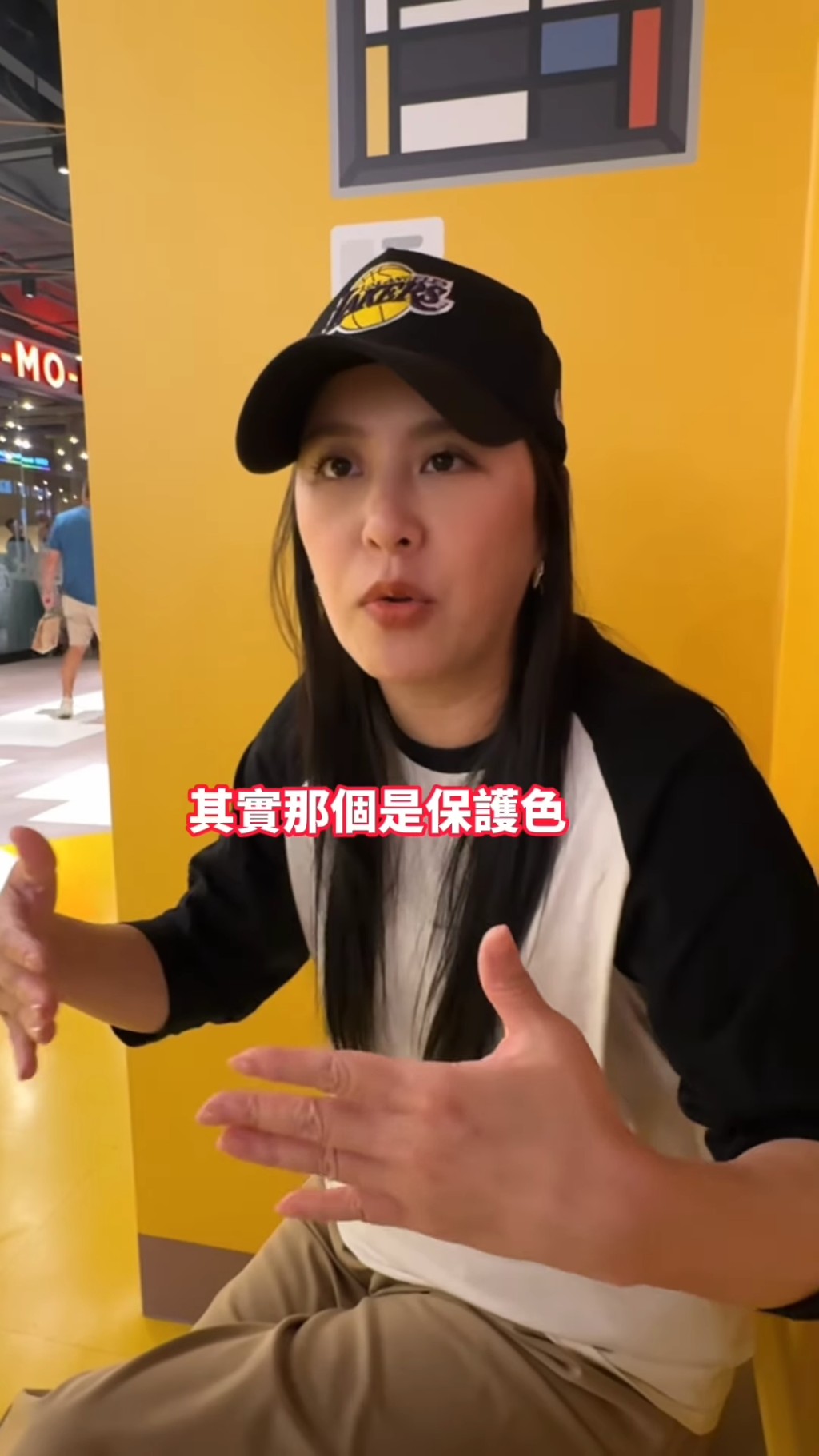 因此,黃小柔便選擇將自己的形象改為中性風格,黃小柔表示當時有很多人調侃她就是男生,但其實這只是自己的保護色。 因此,黃小柔便選擇將自己的形象改為中性風格,黃小柔表示當時有很多人調侃她就是男生,但其實這只是自己的保護色。