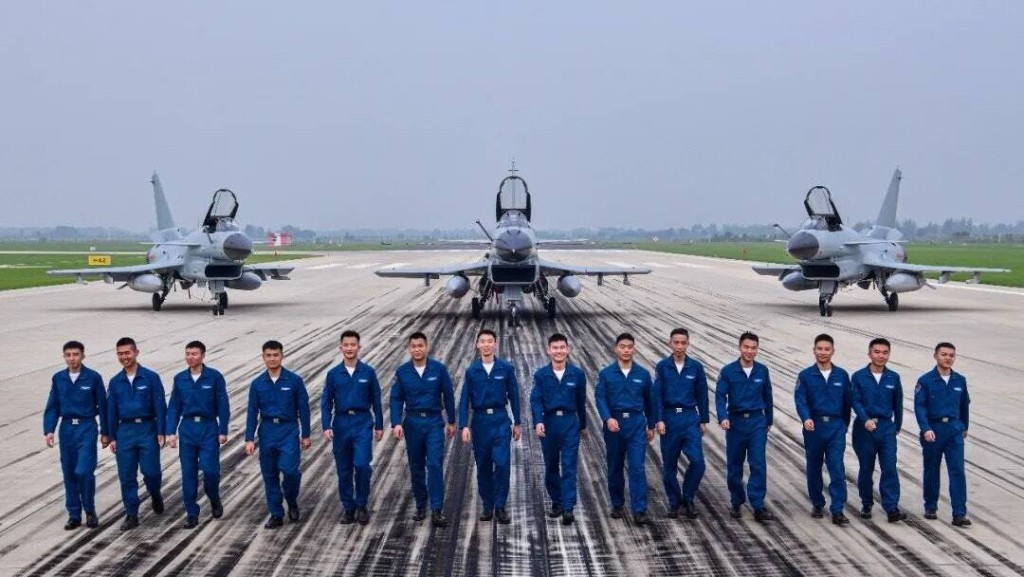 中国解放军空军不断进行现代化。