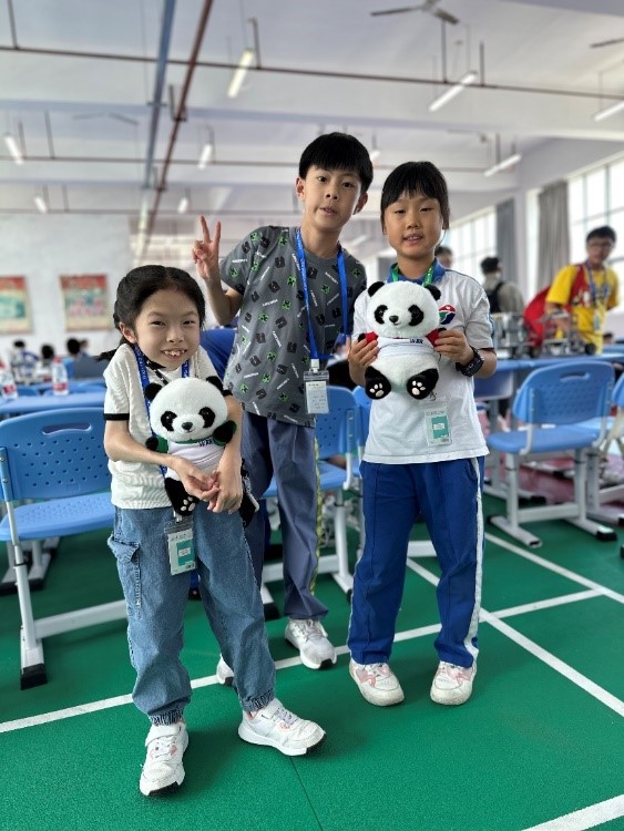 與内地同學合照 與内地同學合照