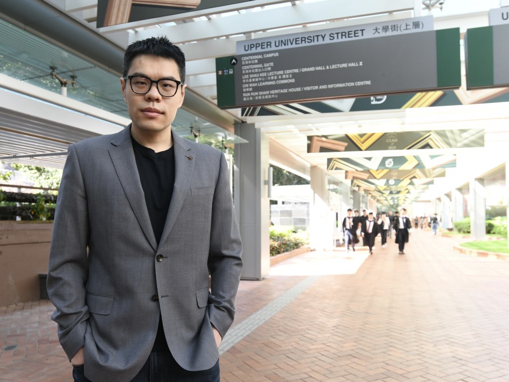 席大智認為本港的科研環境良好，學術氛圍甚佳。何君健攝