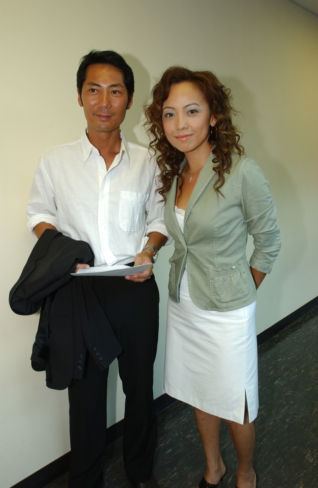 直至2000年代邓浩光（左）退出娱乐圈并转行担任白花油业务组拓展部经理。
