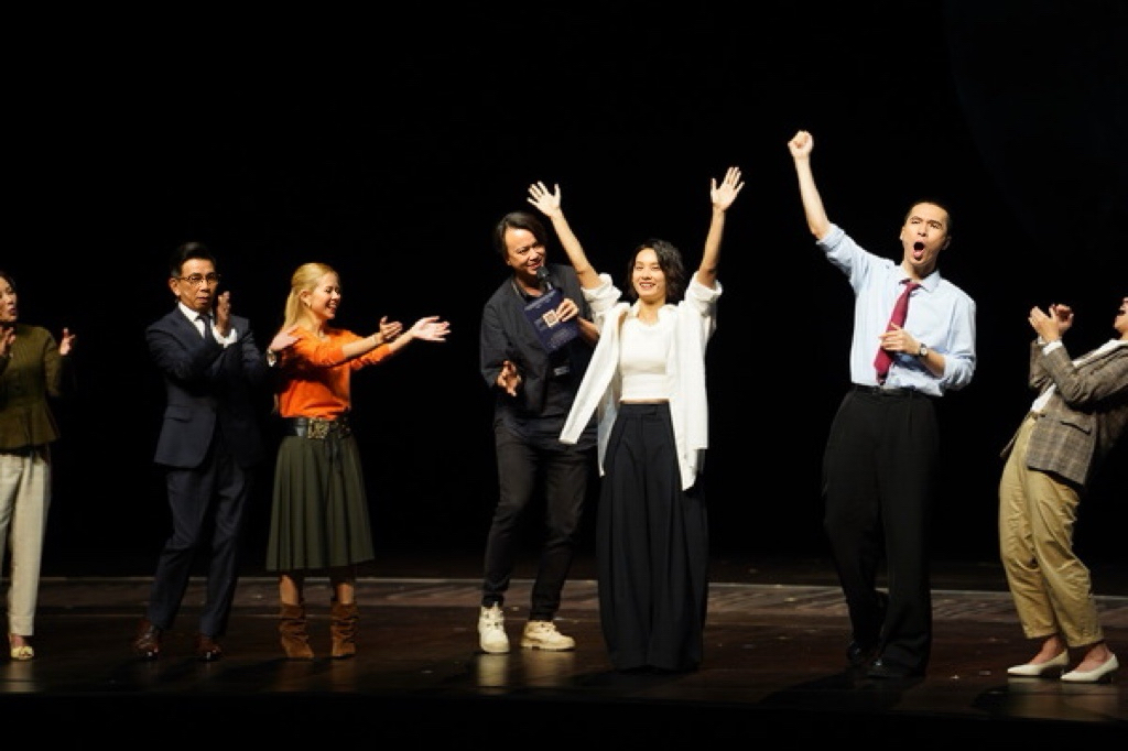 談善言首踏舞台演活愛恨並存。