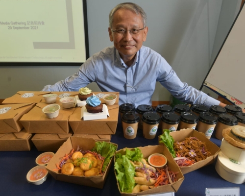 甲茵科技創辦人兼行政總裁張遴琪簡介技術。