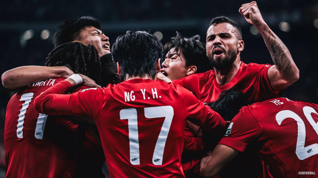 吴宇曦（中）的17号波衫是最受欢迎的款式之一。微博图片