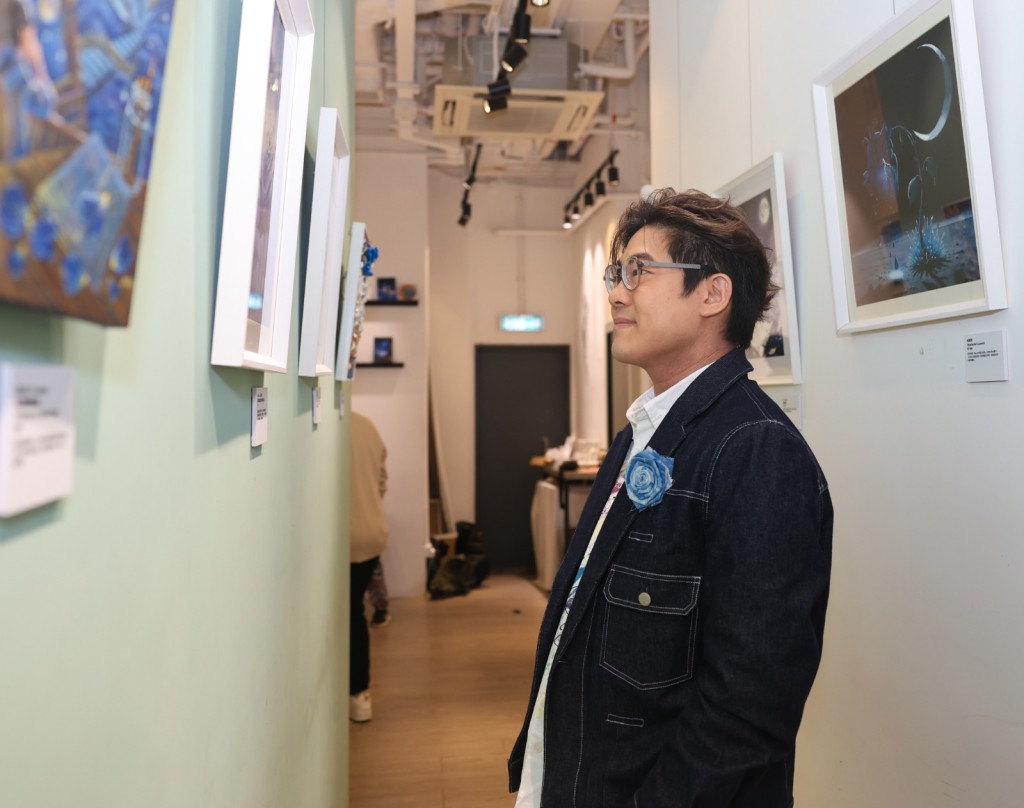 歌迷會邀請Ramon親自為繪畫比賽擔任評審工作。 歌迷會邀請Ramon親自為繪畫比賽擔任評審工作。