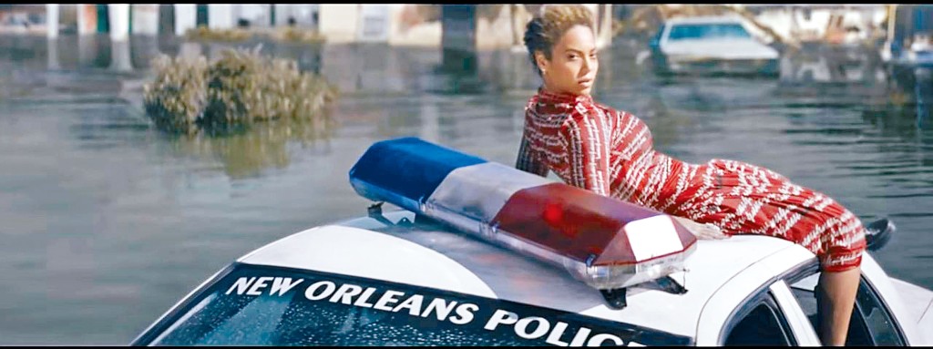 ■Beyonce的《Formation》夺《滚石》选出的百大MV首位。
