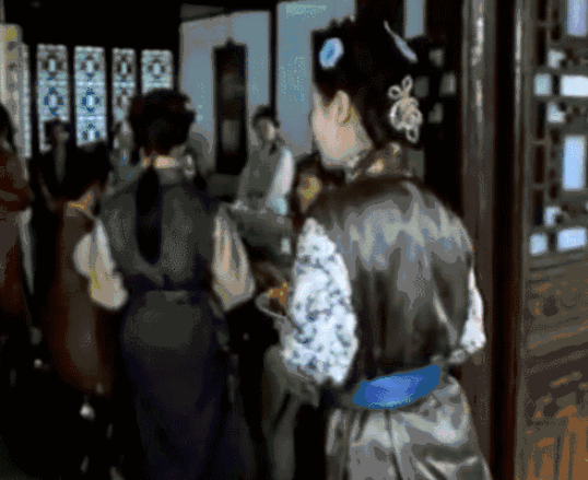 電視劇《紅樓夢》蟹宴的場景。虎嗅@識味Foodledge