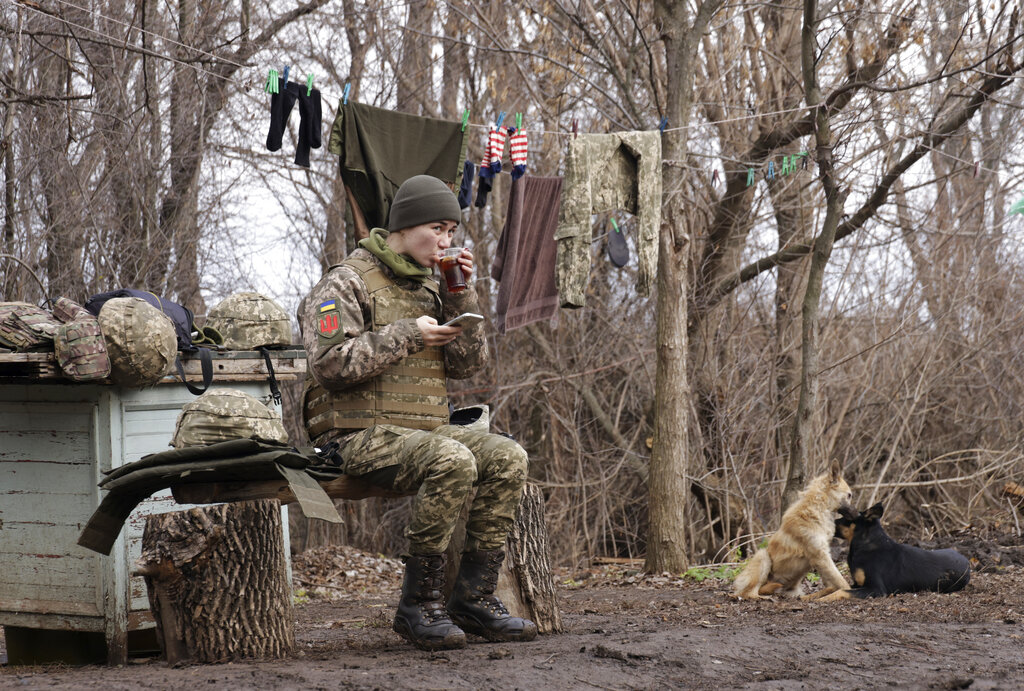 烏克蘭在接壤俄羅斯邊境派兵駐防。AP圖片