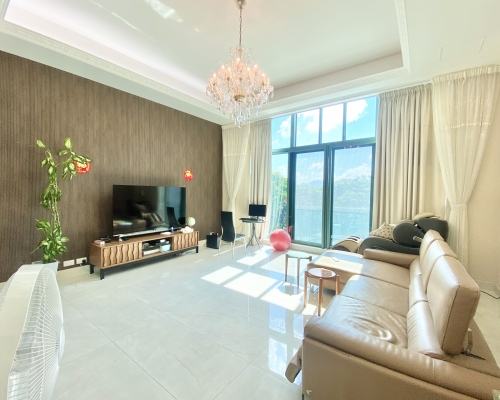 這是淺月灣雙號屋，實用面積2353方呎，樓底特高。