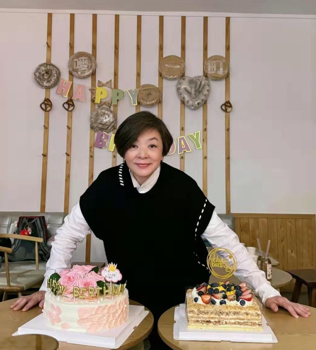 周一（25日）是陈玉莲的64岁生日，有fans贴出她的近照！