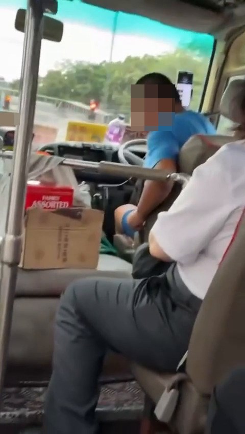 有回應的網民認為情況危險,提醒:「要扣好安全帶」。fb「車cam L(香港群組)」截圖 有回應的網民認為情況危險,提醒:「要扣好安全帶」。fb「車cam L(香港群組)」截圖