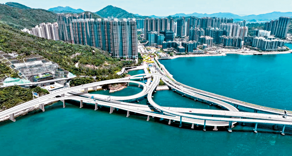 為連接新造土地與將藍公路，當局計劃興建海上高架橋（包括行人路）及相關道路工程。