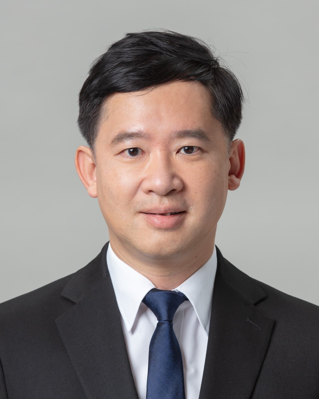 其職位暫由副局長胡健民署任。