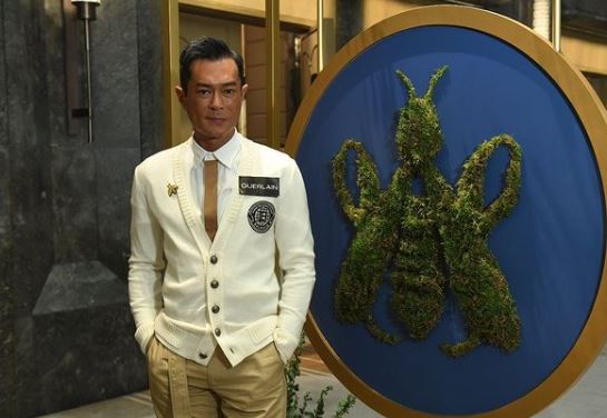其經理人公司陣容愈來愈大。