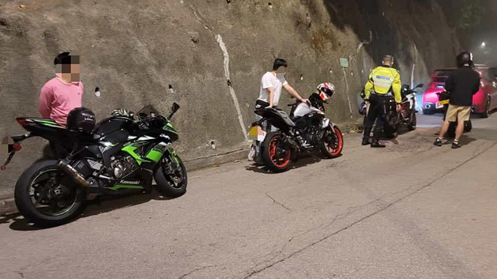 行動中,警員偵測到286輛車輛涉嫌超速,遂發出定額告票及傳票。警方圖片